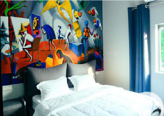 新野对于酒店的墙体彩绘而言更注重哪些方面？